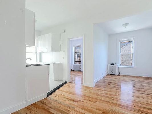 4th image of 4307 34th Ave APT 3R
