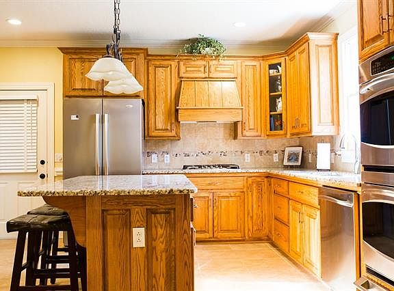 2nd image of 129 N Oakwoods Trce