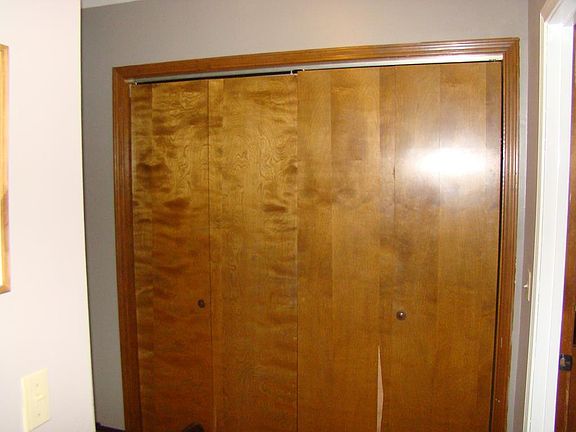 4th image of 300 Henderson Dr