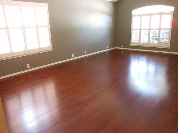 2nd image of 1941 Torrey Pine Dr