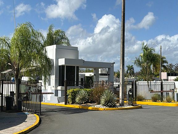 3rd image of E 14th St