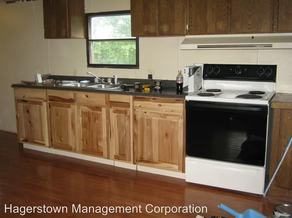 12202 Brookfield Ave, Hagerstown, MD 21740