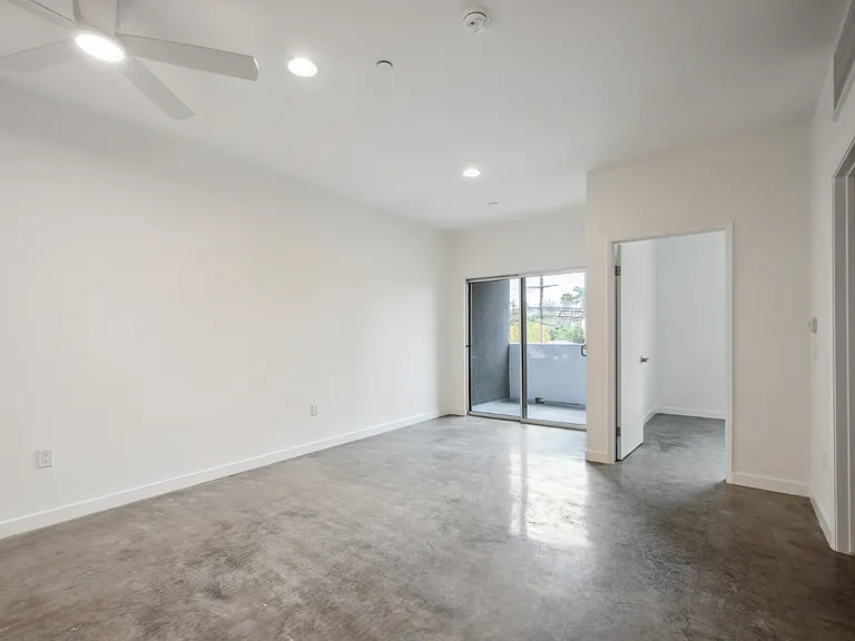 3993 Inglewood Blvd #6 — Photo 3