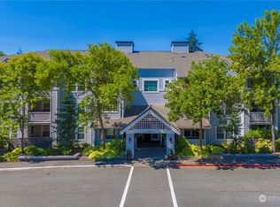 3941 226th Pl SE APT 304, Issaquah, WA