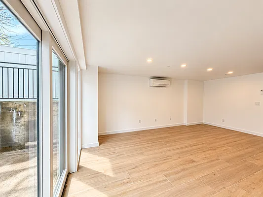 Bedroom, photo 10