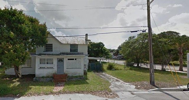 2nd image of 913 Avenue B