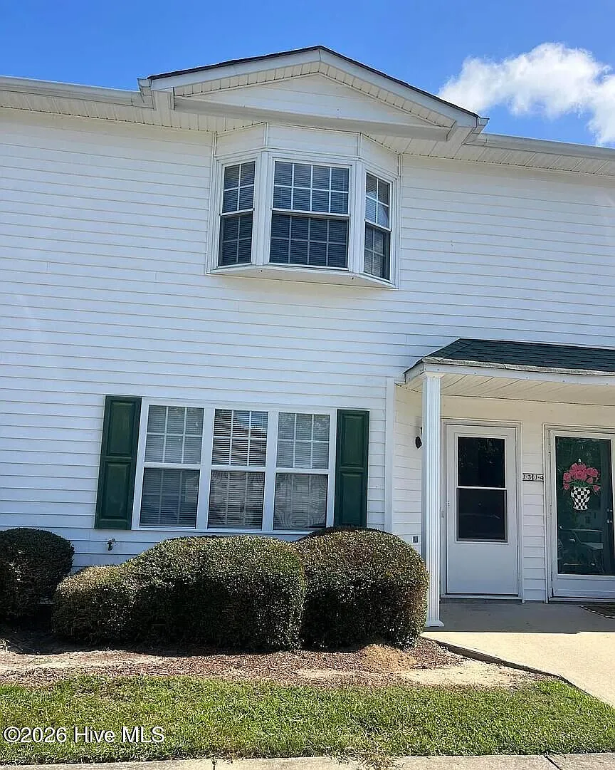 3 bed, 2.5 bath, 1453 sqft, $1,400 — Photo 1