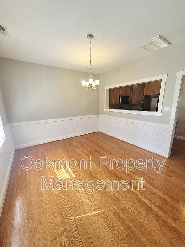 2 bed, 2.5 bath, 1224 sqft, $1,895 — Photo 2