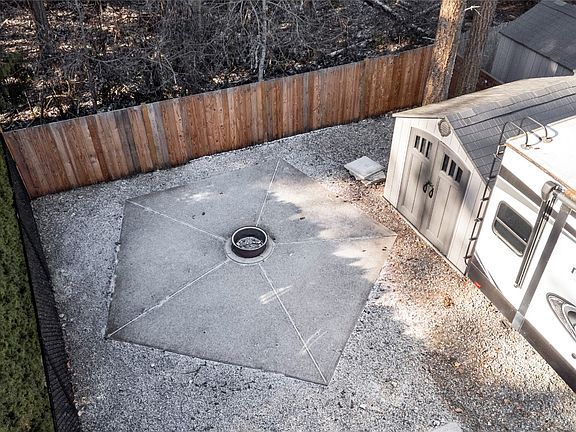 5th image of 1131 Pine Grove Rd