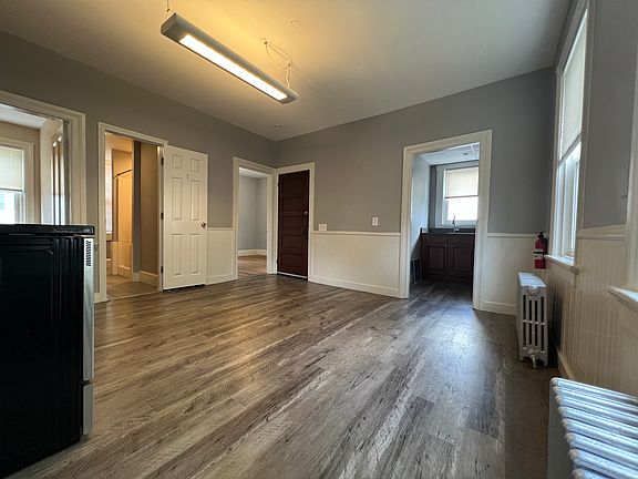 3rd image of 14 Amy St Floor 1