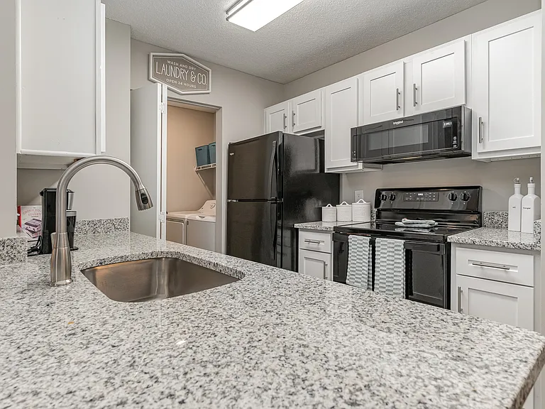 Litchfield Oaks Apartments — Photo 1