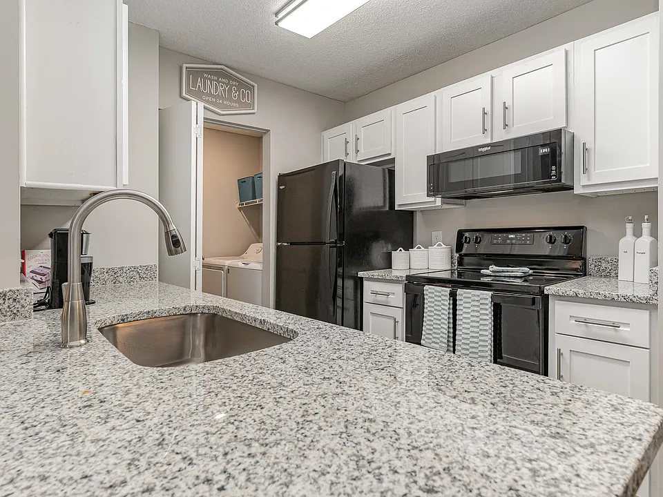 Litchfield Oaks Apartments