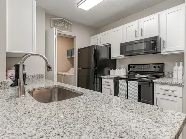 Litchfield Oaks Apartments