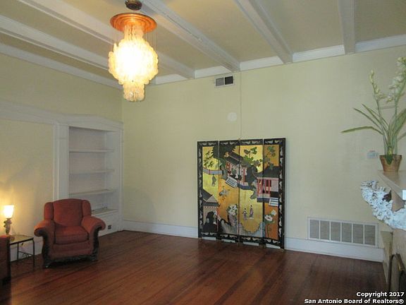 5th image of 1011 W Magnolia Ave