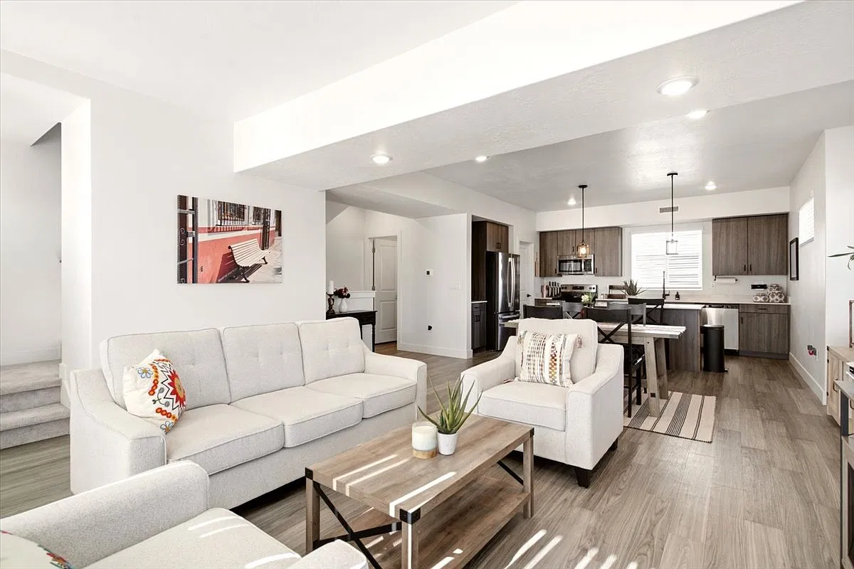 3 bed, 2.5 bath, 1572 sqft, $2,200 — Photo 1