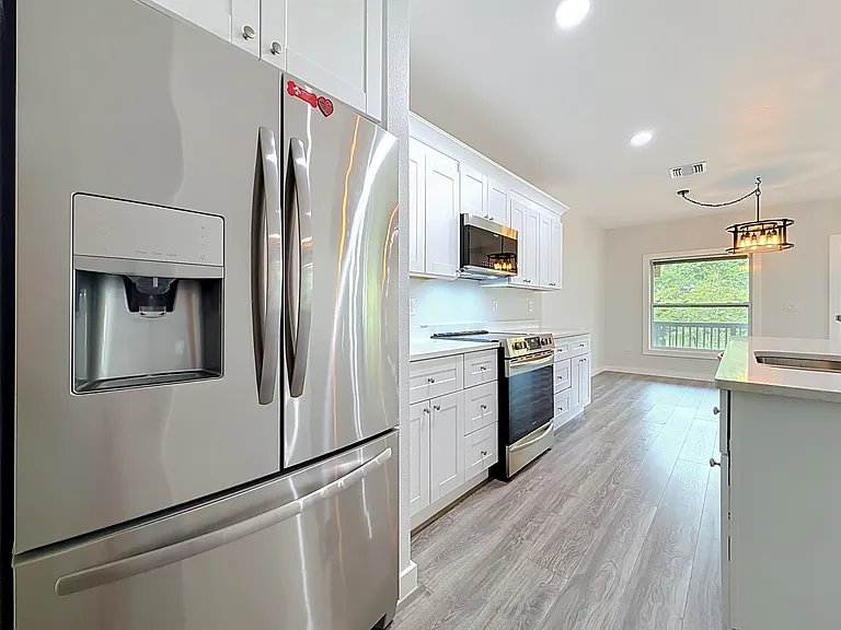 1956 Freedom Dr — Photo 10