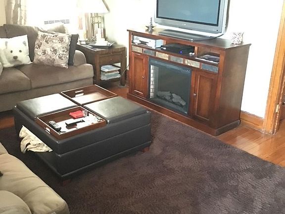 3rd image of 1304 Schlager St #2