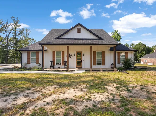 1562 N Willow Oak Rd, Gladewater, TX 75647