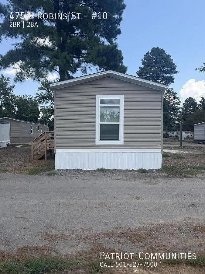 475 E Robins St — Photo 2