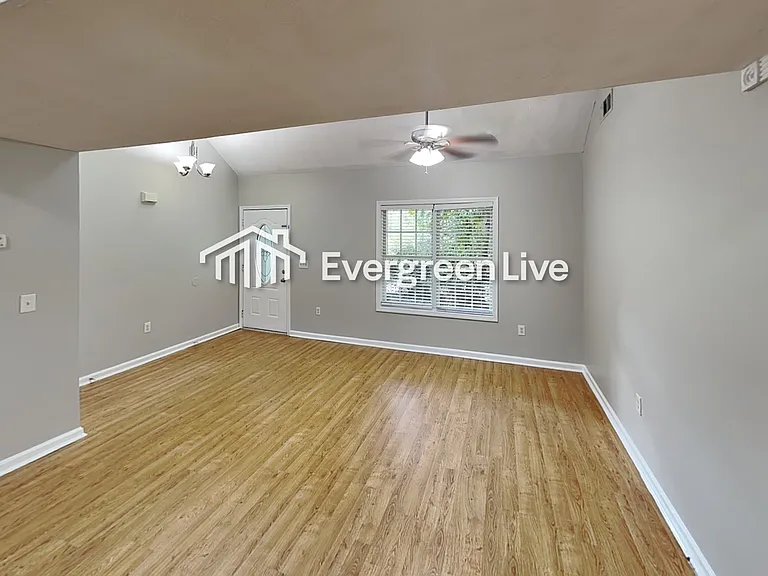 105 Hugh Dr — Photo 3