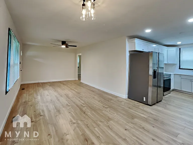 352 Melpar Dr — Photo 4