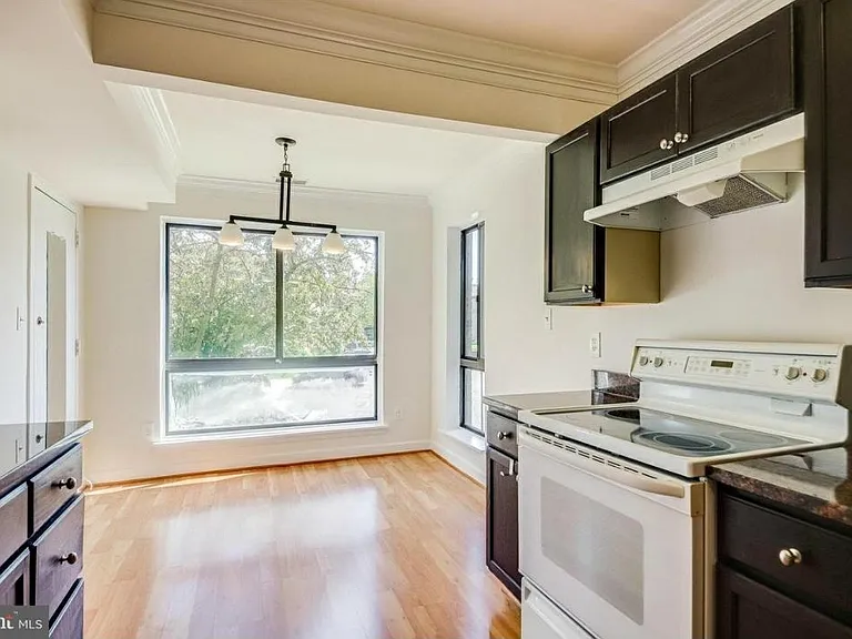 545 Florida Ave — Photo 3