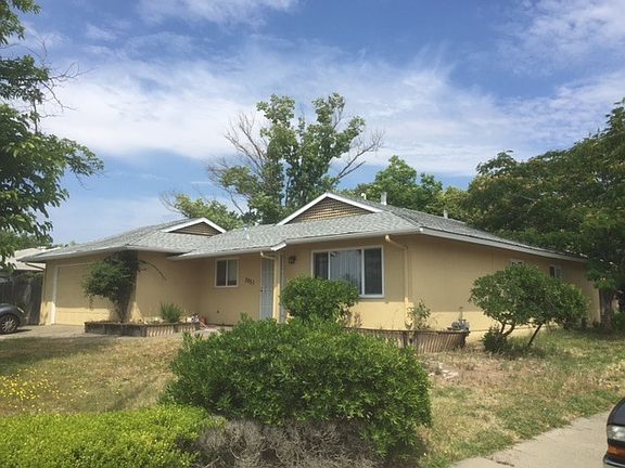 2nd image of 3951 Elkhorn Blvd