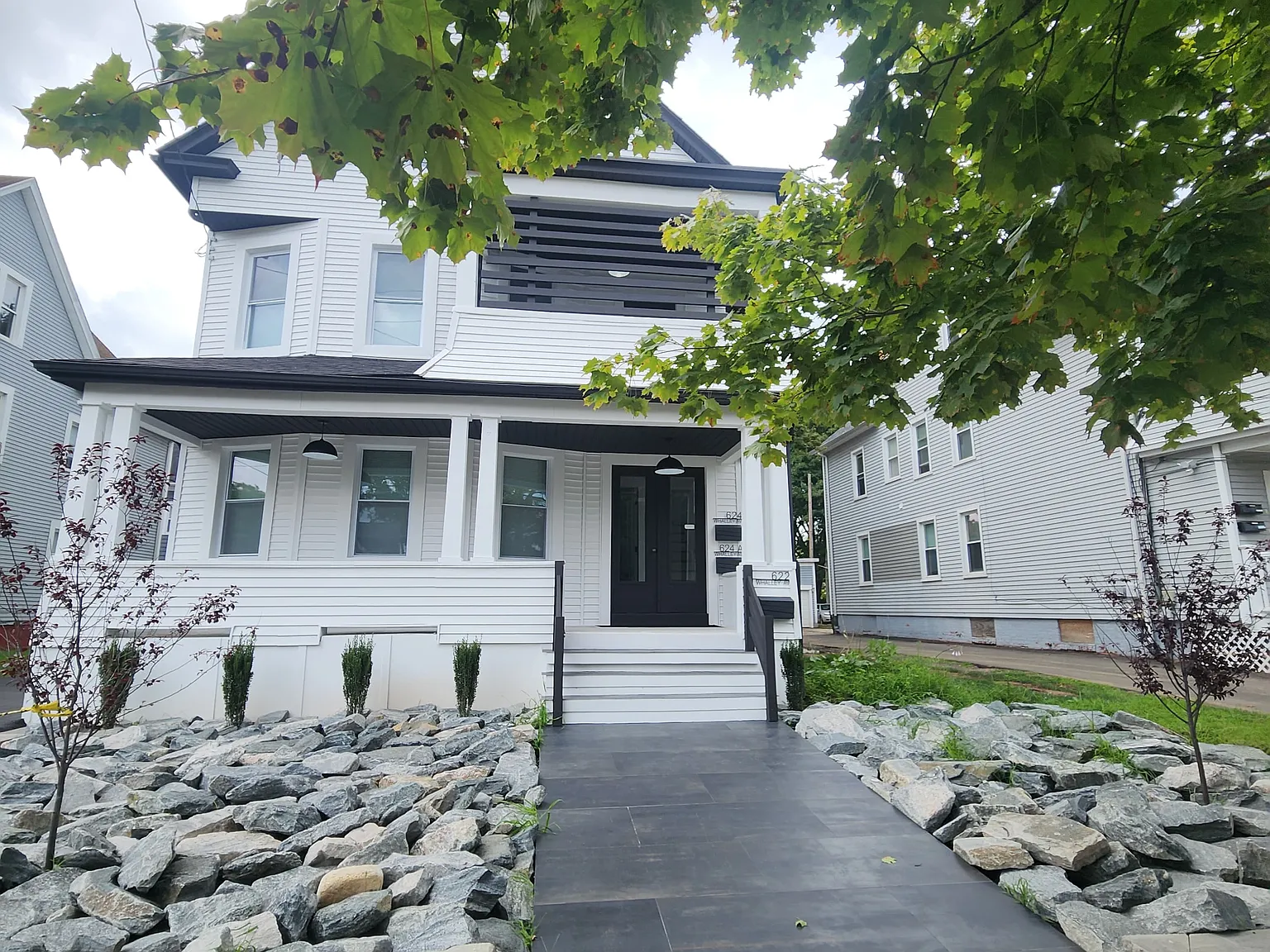 2 bed, 3710 sqft, $2,300 — Photo 2