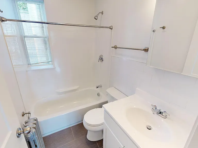 123 Sutherland Rd #L — Photo 11