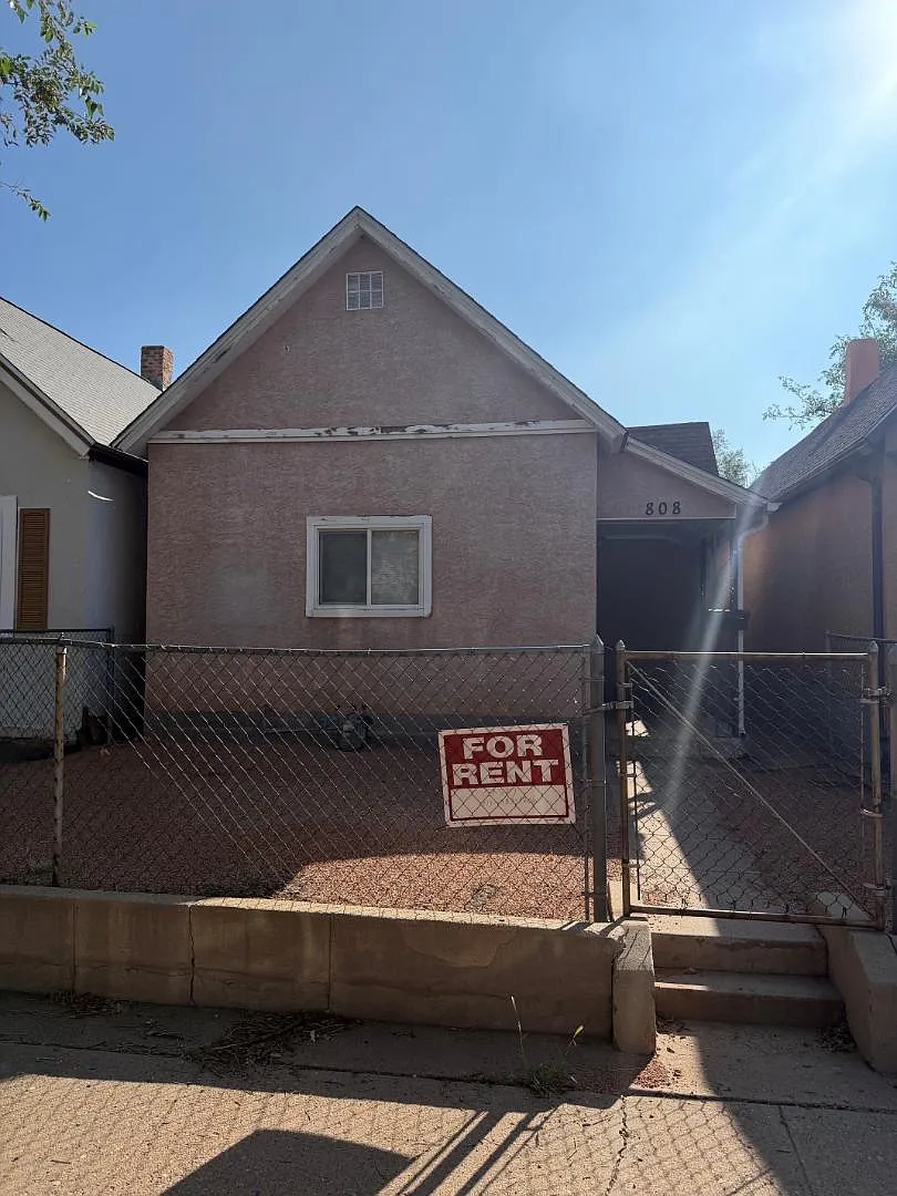 808 East Abriendo Avenue — Photo 1