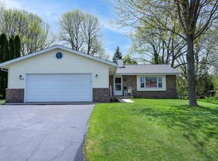 609 Highview Dr, Slinger, WI 53086
