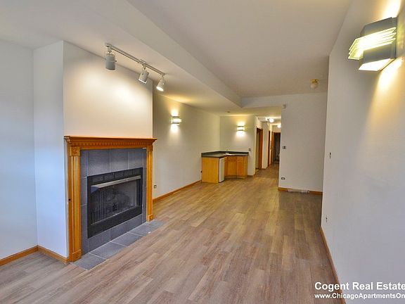 5th image of 1033 N Mozart St #A