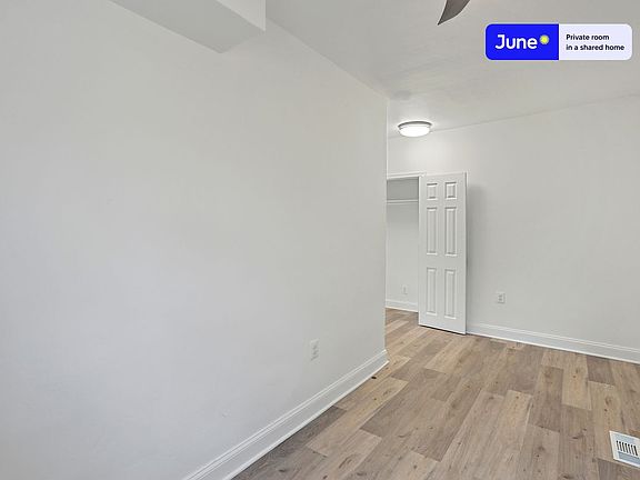 3rd image of 529 42nd St NE #B