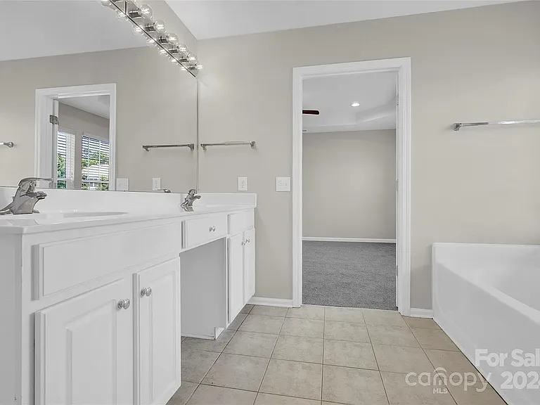 11239 Cypress View Dr — Photo 6