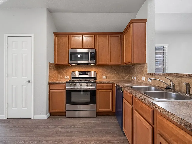 5932 Abby Ann Ln — Photo 8