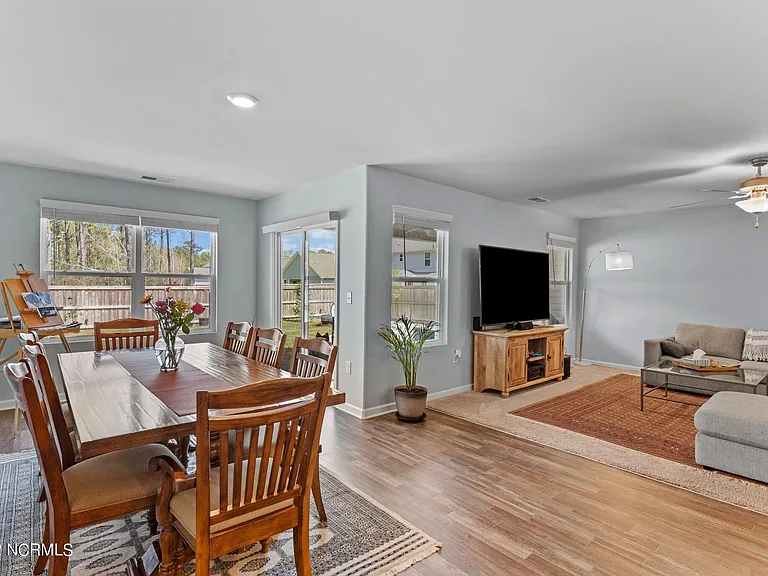 680 Aurora Pl — Photo 12