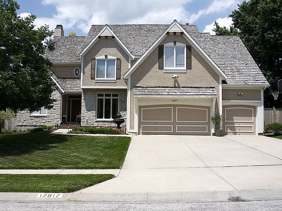 Beautiful Two Story Home with 3 Car Garage