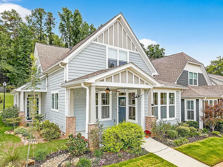18 Cottage Knoll Cir — Photo 1