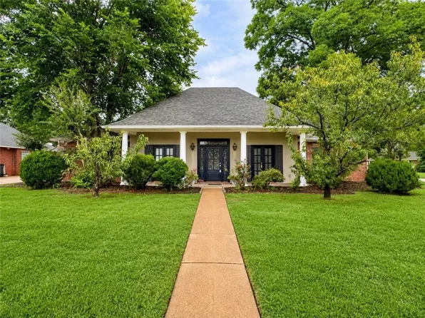 302 W Shore Dr, Alexandria, LA 71303