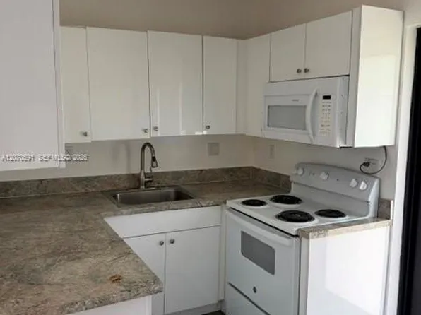 550 NW 131st St, North Miami, FL 33168