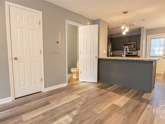 4th image of 637 Huntington Road #C2