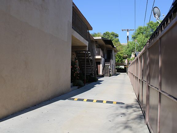 3rd image of 504 Hill Dr #3