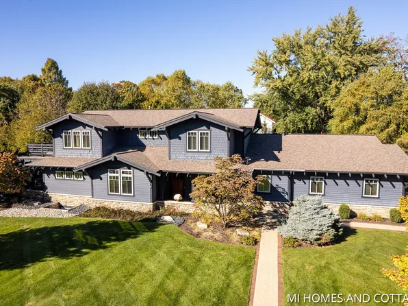 36 Randolph St, Douglas, MI 49406