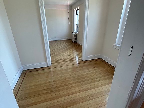 2nd image of 62-98 Saunders St #3EE