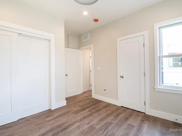 537 Valencia St #4 — Photo 15