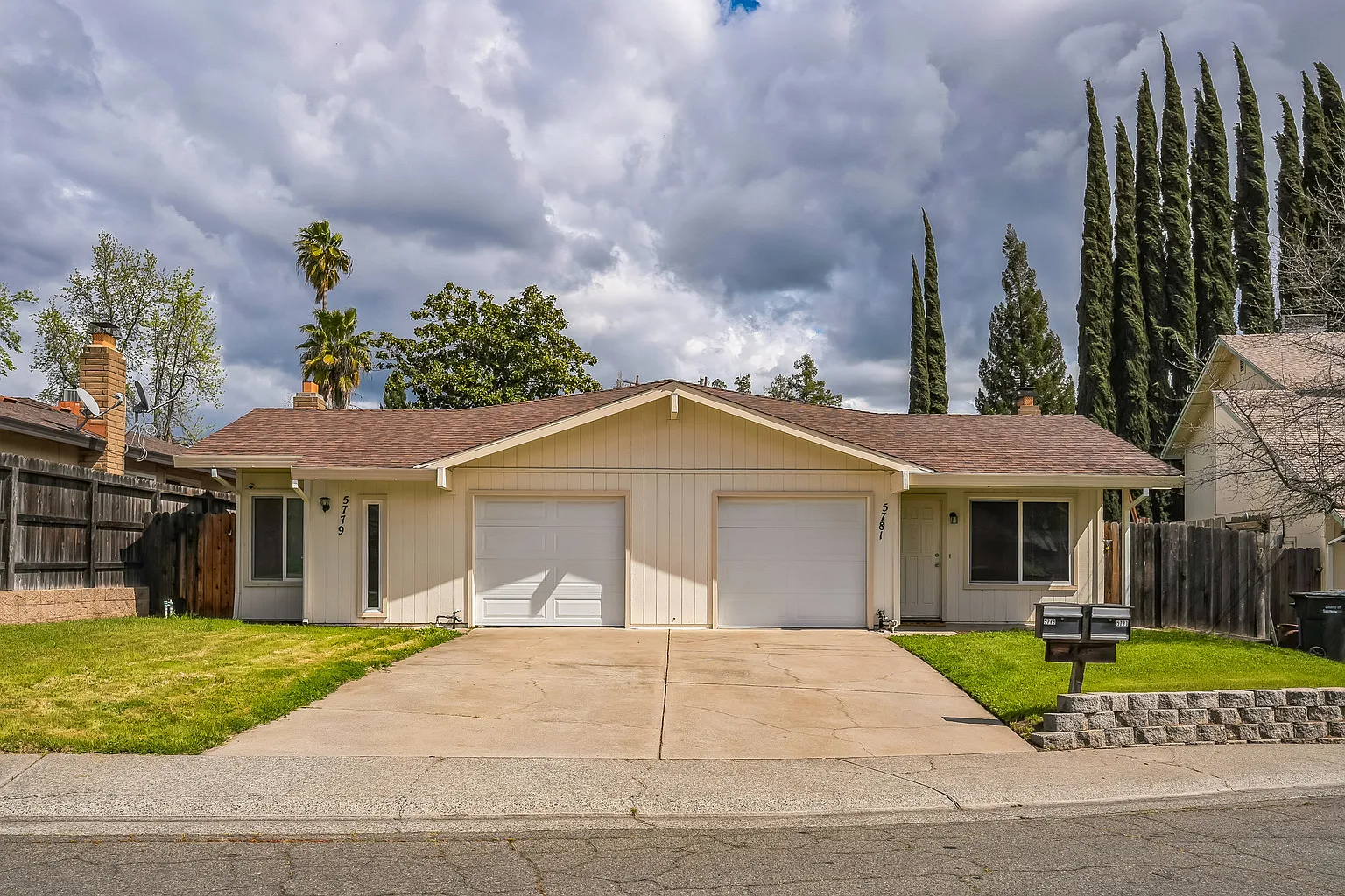 5781 Haskell Ave photo 1