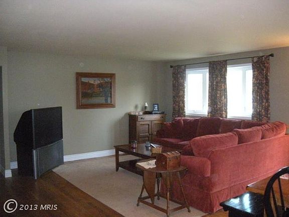 3rd image of 316 E Chatsworth Ave