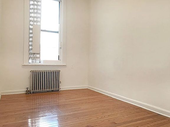 4th image of 105 E 10th St APT 4C
