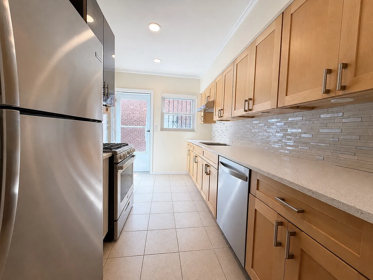 2 bed, 1025 sqft, $3,800 — Photo 2