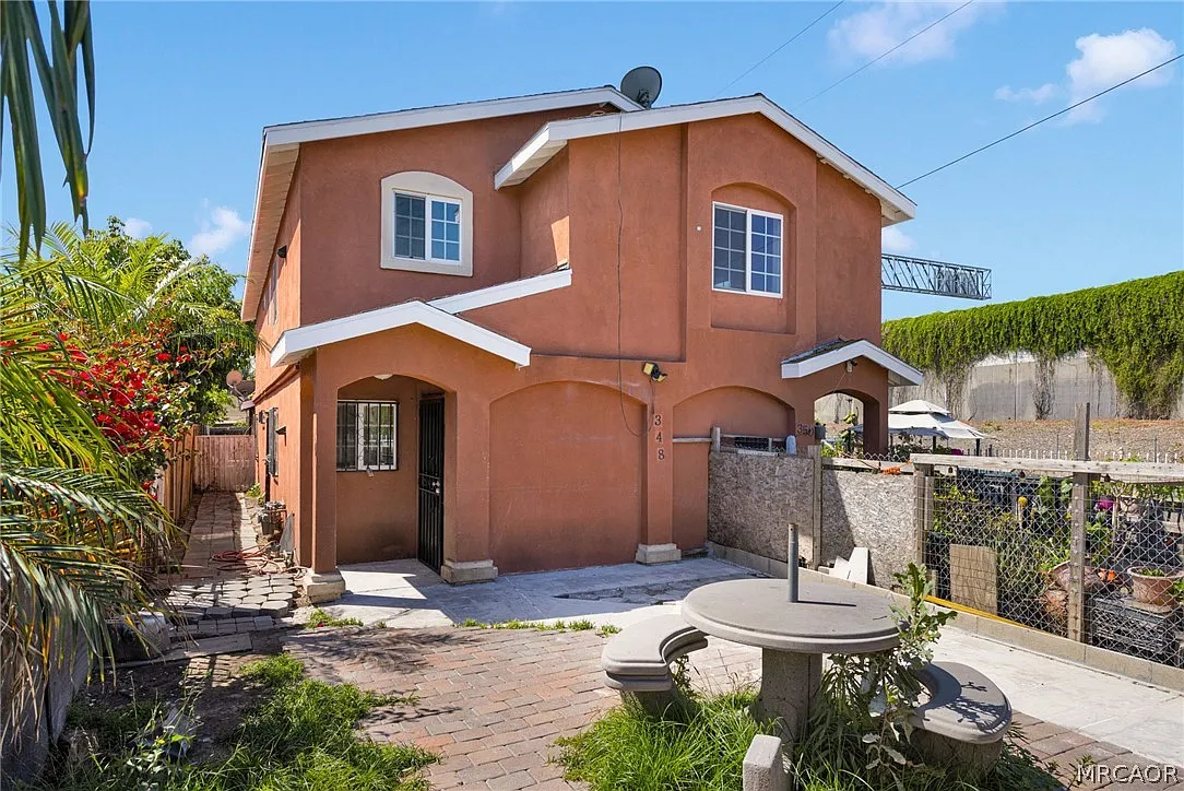 3 bed, 2660 sqft, $3,550 — Photo 3